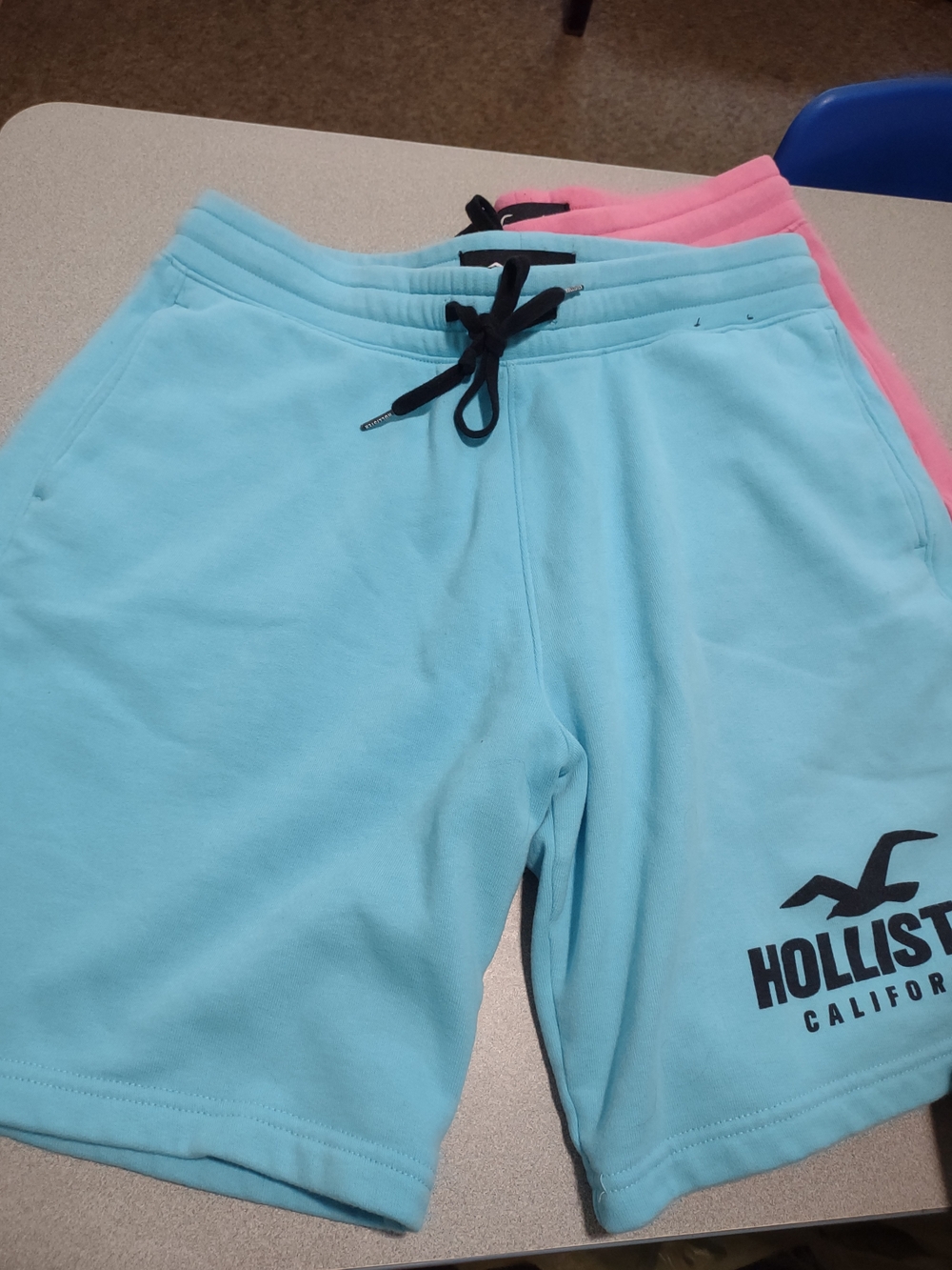 Hollister Sz.M Two-Pack Logo Shorts in Aqua & Pink - Picture 2 of 12